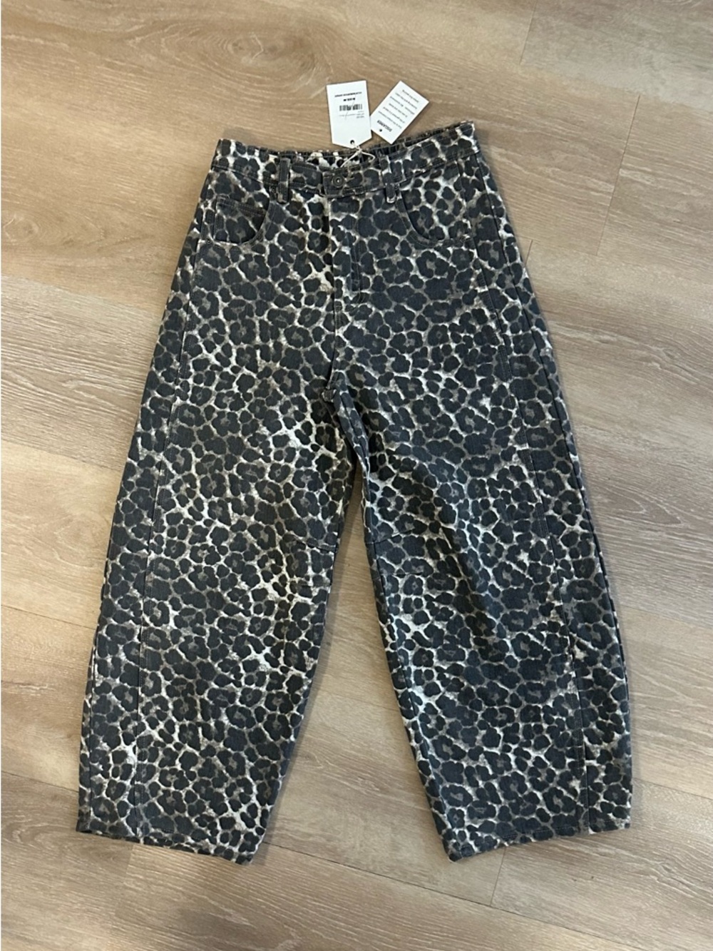 Very J Leopard Print Barrel Pants Mocha Size M Relaxed Fit NWT